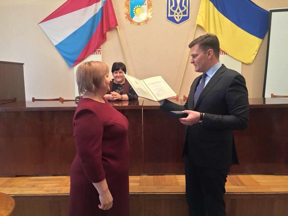 Педагог із Верхнього Рогачика нагороджена грамотою за заслуги перед Українським народом від Верховної Ради України